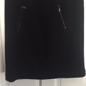 Black knit short skirt